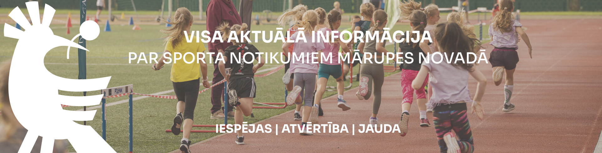 Fonā skrien bērni, priekšplānā balts logo un teksts
