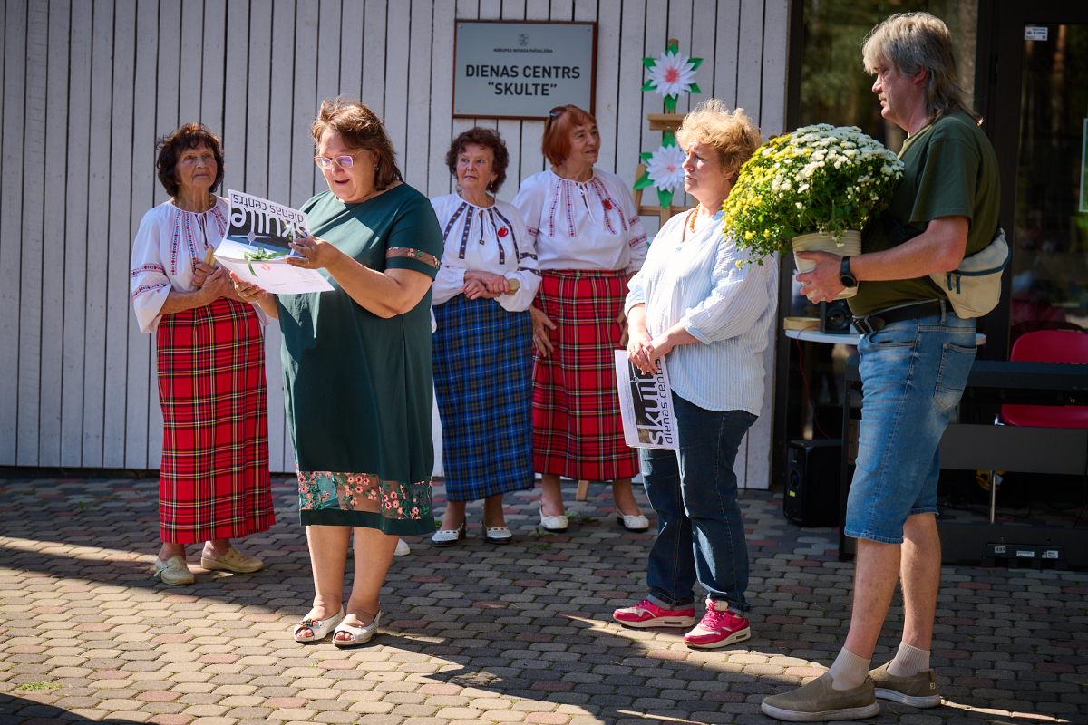 Dienas centra "Skulte" 10 gadu jubilejas pasākuma sveicēji