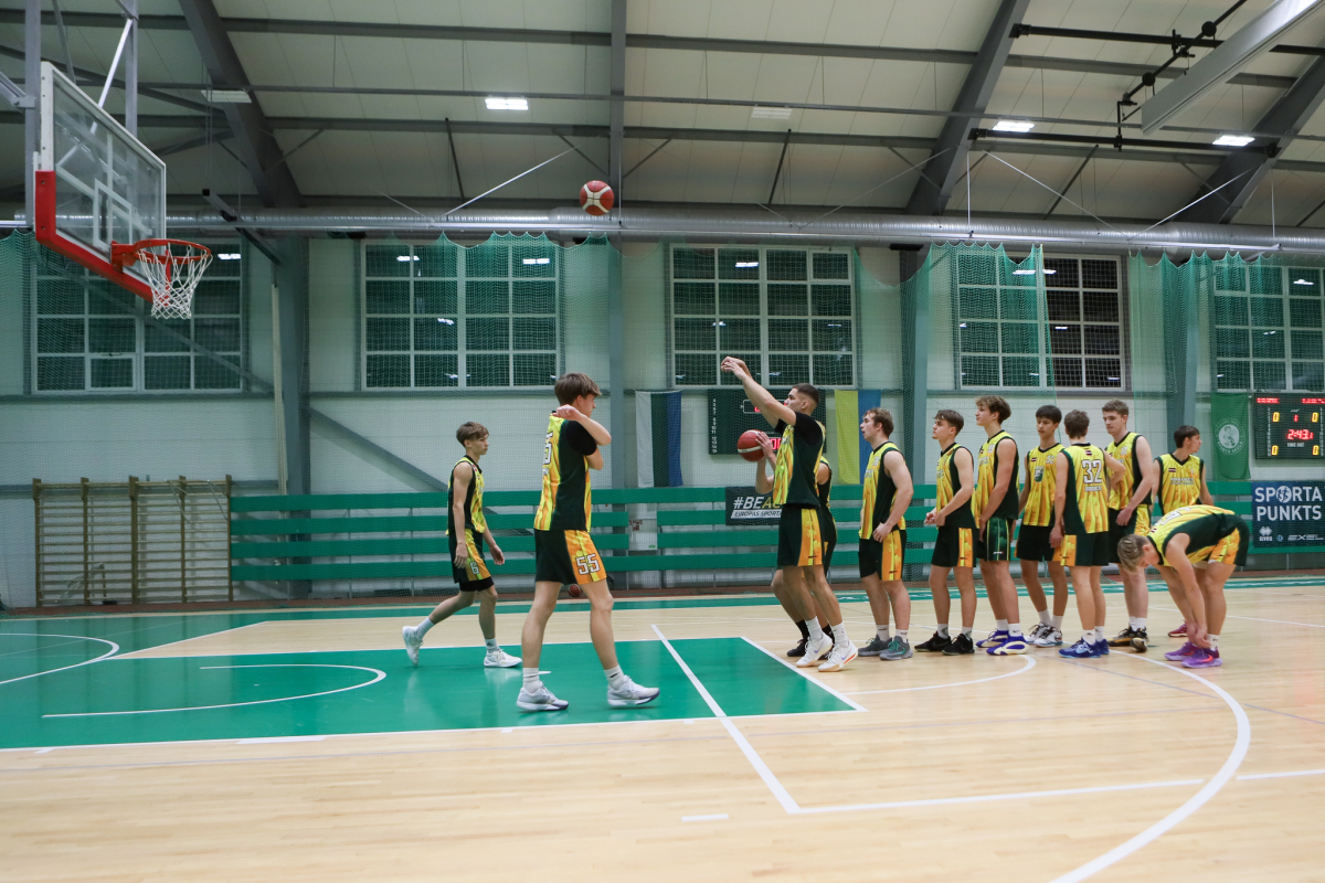 Reģionālās basketbola līgas spēle Mārupē. "Mārupes SC" : BK "Jaunpils