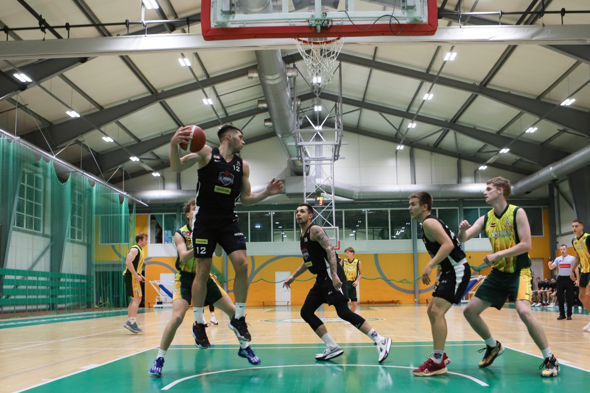 Reģionālās basketbola līgas spēle Mārupē. "Mārupes SC" : BK "Jaunpils