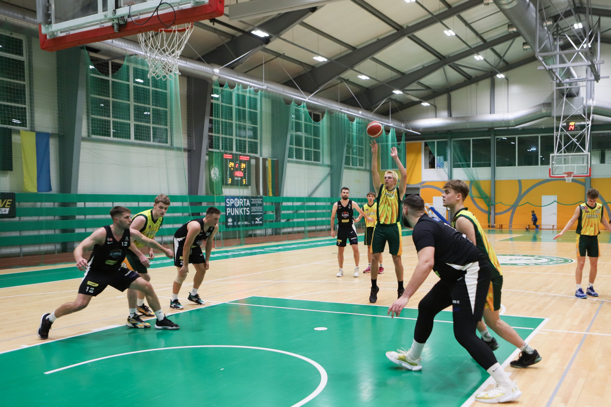 Reģionālās basketbola līgas spēle Mārupē. "Mārupes SC" : BK "Jaunpils