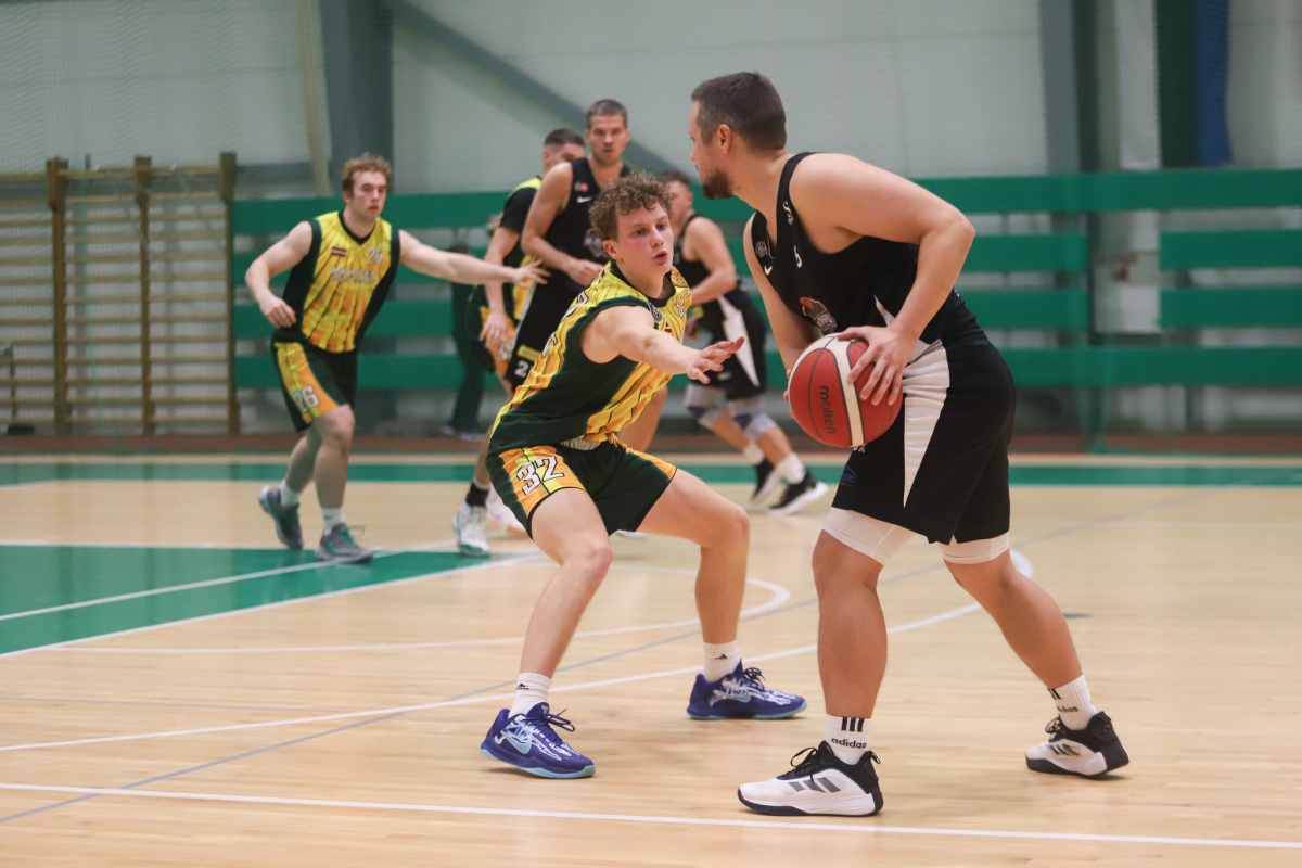 Reģionālās basketbola līgas spēle Mārupē. "Mārupes SC" : BK "Jaunpils