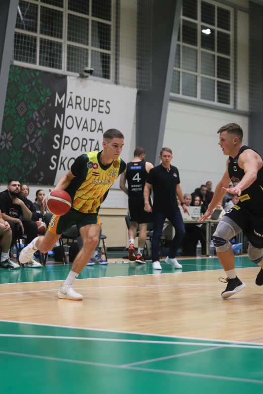 Reģionālās basketbola līgas spēle Mārupē. "Mārupes SC" : BK "Jaunpils