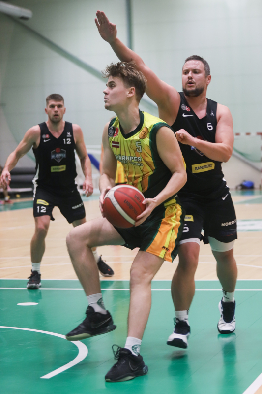 Reģionālās basketbola līgas spēle Mārupē. "Mārupes SC" : BK "Jaunpils