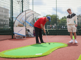 Seniori sporto brīvā dabā