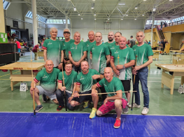 Seniori sporta zālē