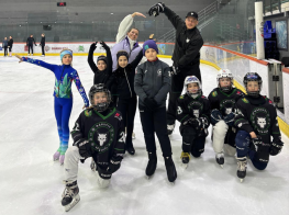 Vairāki bērni uz ledus