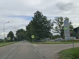 asfaltētas ielas krustojums