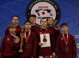 Septiņi karatē sportisti